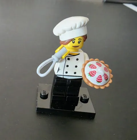 LEGO Minifigure Series 17 Gourmet Chef