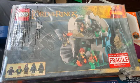 LEGO The Lord of the Rings: Attack on Weathertop (9472) SEALED  Shipping Damage