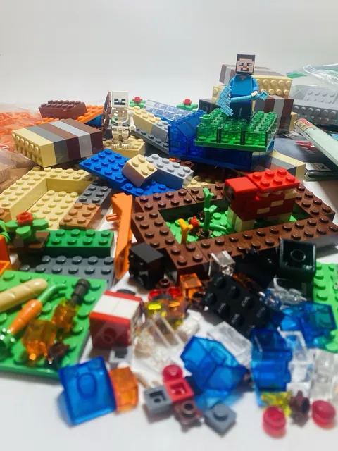 LEGO Minecraft #21116 Crafting Box (READ DESCRIPTION)
