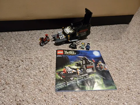LEGO Monster Fighters: THE VAMPYRE HEARSE Complete Set Minifigs & Manual
