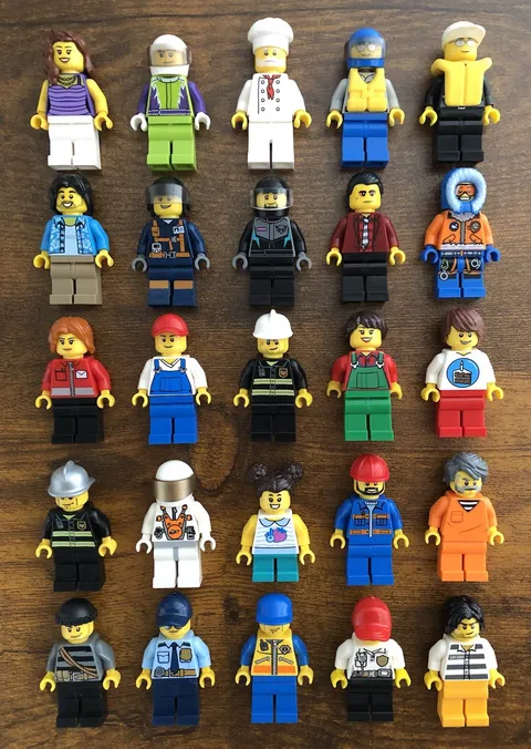 Lego Lot of 25 Assorted Minifigures/ People. Mostly Lego City Minifigures 