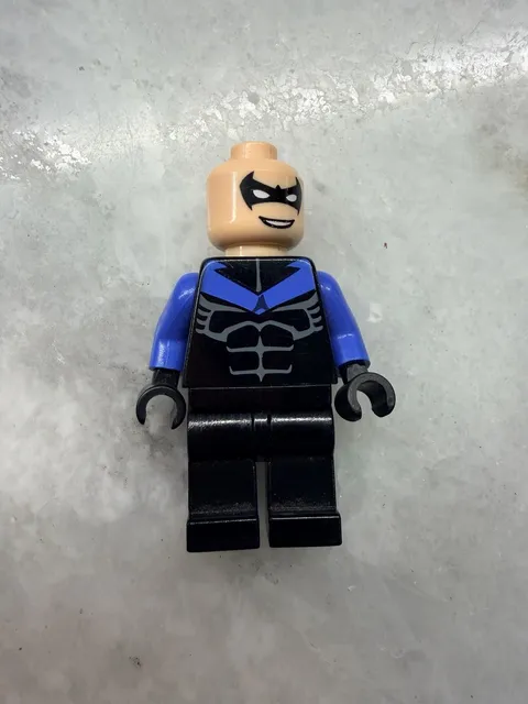 LEGO Nightwing Batman Minifigure 2006 Arkham Asylum Bat015 7785- Missing Hair