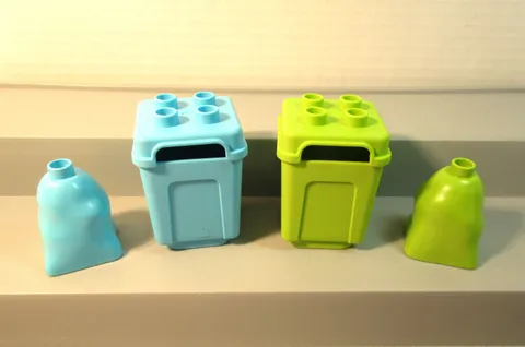 Lego Duplo TRASH Bin Can Green & Blue Waste Bag Lid Recycle Garbage EUC