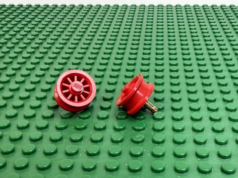 2x 1970s LEGO Red Wheel Spoked 2x2 w/Stud Bronze Axle Legoland #bb0019
