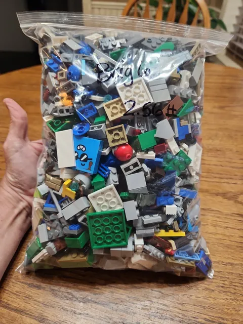 2.5 Lbs. Misc legos Bag 6