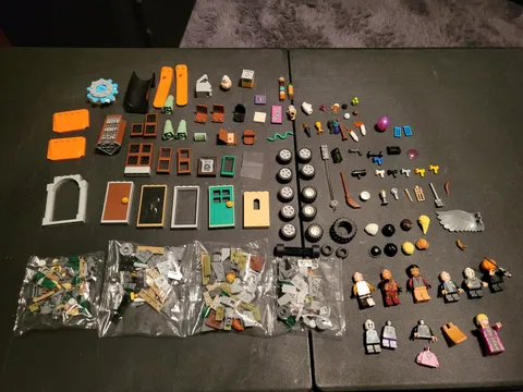 LEGO Minifigure Accessories & Parts Lot