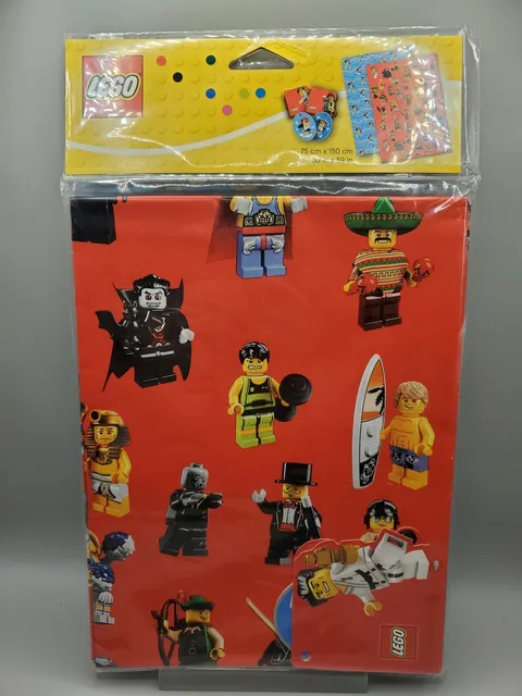 New Sealed LEGO Minifigure 30" x 59" Wrapping Paper & Gift Tags