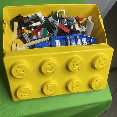 2 lbs+ mixed lot of legos in 2 x 4 lego box