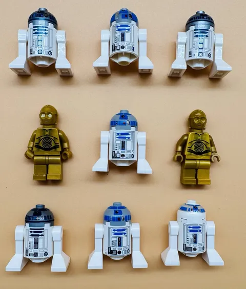 (9) LEGO Star Wars Astromech Droid Minifigure Lot R2 And C-3PO Droids