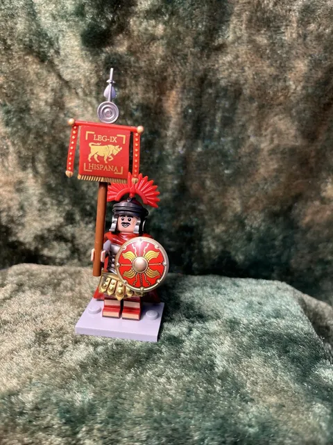 1x 54mm MINI ROMAN STANDARD BEARER 9th LEGION + 1x Banner on Genuine LEGO Base