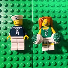 LEGO Minifigures exclusive to toys R us pack.
