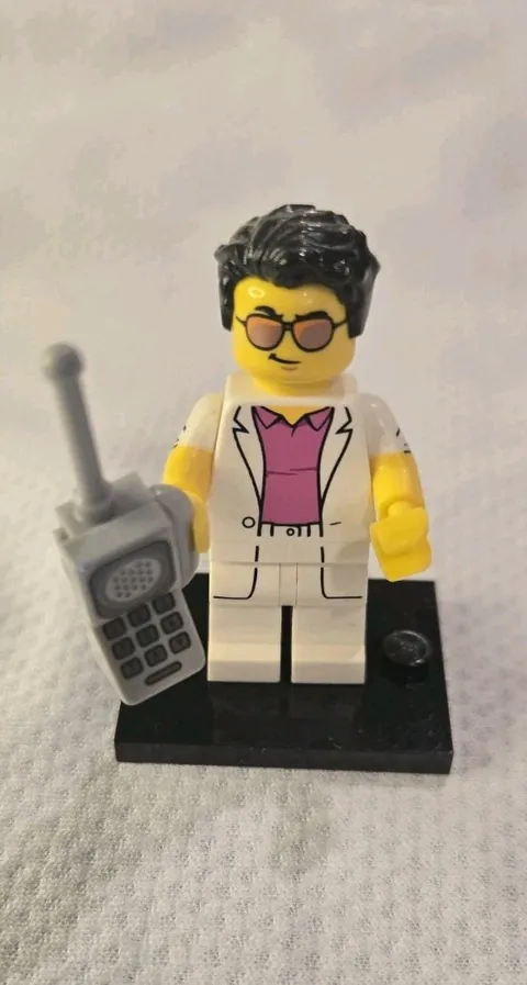 LEGO Collectibles Minifigure Series 17 Yuppie Complete