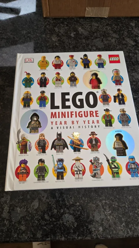 Lego Minifigure Year by Year A Visual History DK Book w 3 Minifigures_light use