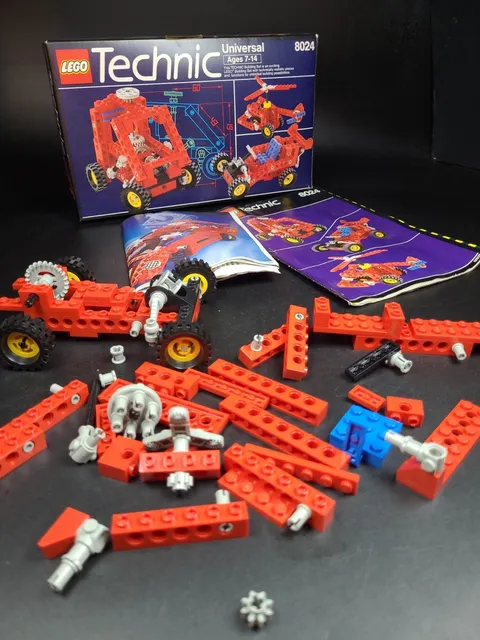 Vintage 1989 LEGO TECHNIC: Universal Set (8024)  Parts with Manual