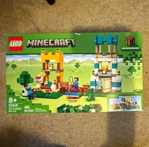 LEGO Minecraft 21249 The Crafting Box 4.0 605-Piece Set Ages 8+