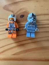 LEGO Star Wars At-At pilot and rebel snow speeder pilot