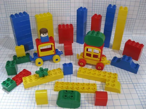Lego DUPLO PRIMARY BLOCKS 78pcs REPLACE PARTS LOT man flower car set blue red ++
