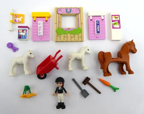 Lego Friends Lot of 3 Horses,1 Minifigure & Stable Ranch Miscellaneous Parts
