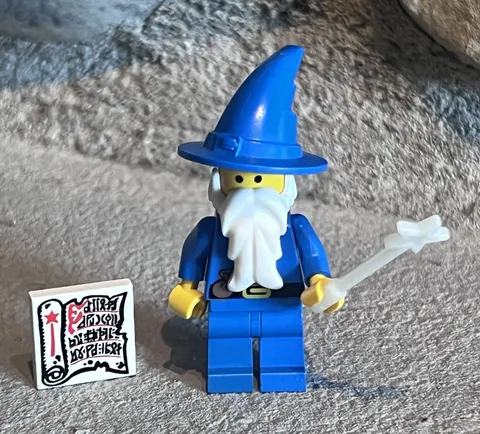 Vintage LEGO Castle Majisto Wizard Minifigure Black Cape Beard Wand Scroll 1993