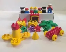 Vintage Lego DUPLO Mixed Lot: 7 Figures And Other Misc Parts