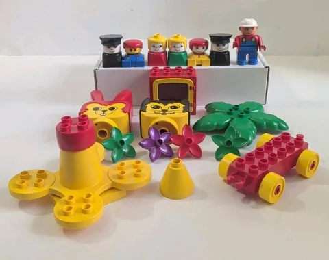 Vintage Lego DUPLO Mixed Lot: 7 Figures And Other Misc Parts