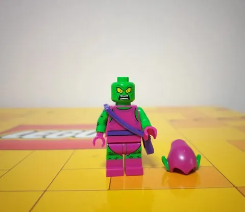 LEGO Marvel Green Goblin Minifigure sh271 Spider-Man 76057 Excellent Used
