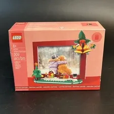 LEGO 40702 Limited Edition Christmas Picture Frame 209 Pcs Limited Edition NIB