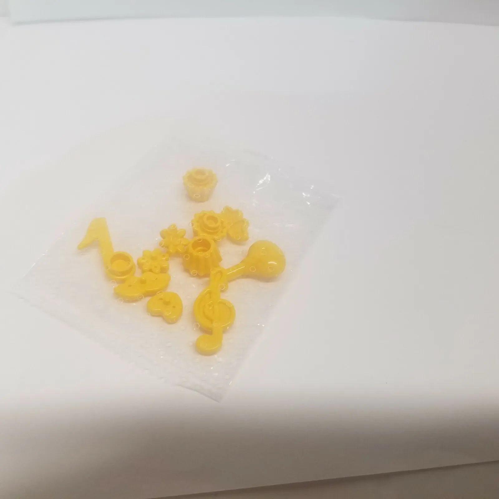 Lego Trolls Yellow Music Mandolin Pack of 11 New in Sealed Bag Note Sunglasses