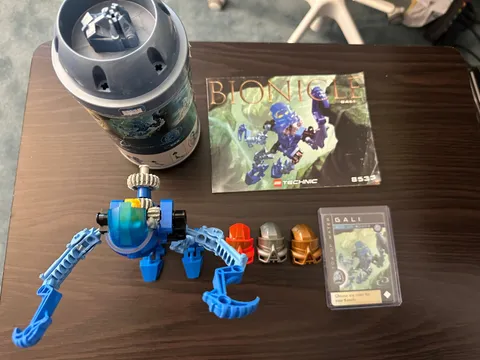 LEGO Bionicle Set 8533 Gali Complete w/ Can + Instructions + Rare Masks + Card