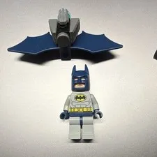 LEGO Batman light Blue Minifigure with Blue Batwing Glider Accessory