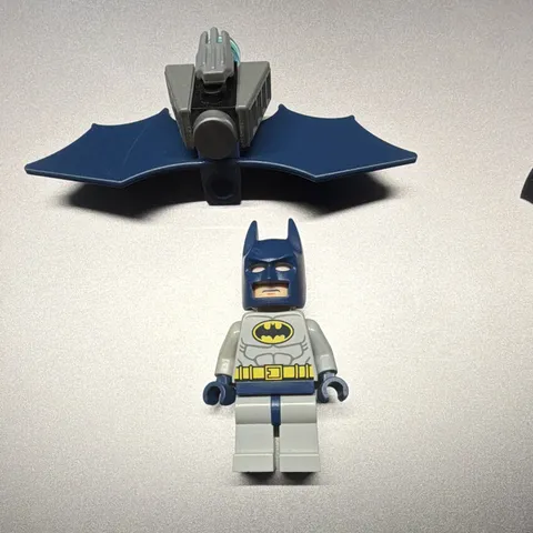 LEGO Batman light Blue Minifigure with Blue Batwing Glider Accessory