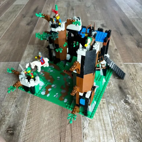 LEGO Castle 6079 Dark Forest Fortress Set Minifigures Included Vintage 1996 Toy