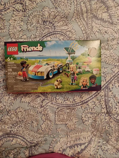 LEGO FRIENDS: Electric Car and Charger (42609)