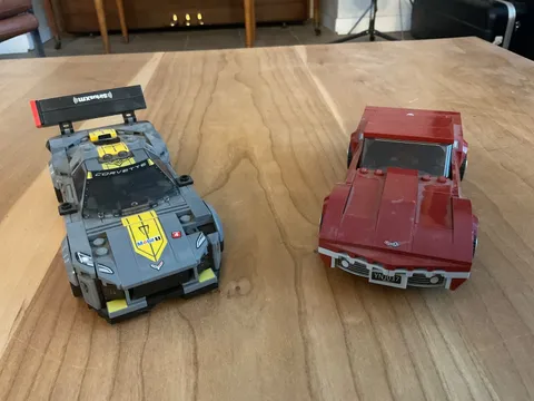 LEGO Speed Champions: Chevrolet Corvette C8.R Race Car & 1968 Chevrolet Corvette