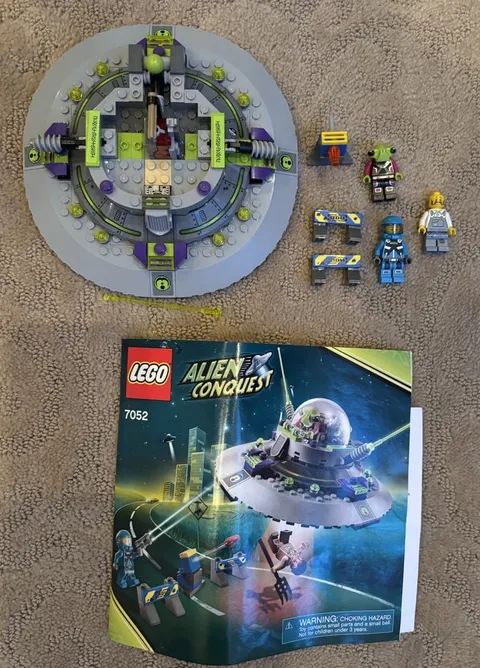 LEGO Alien Conquest 7052 UFO Abduction w/ instructions As Shown