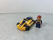 LEGO CITY: Go-Karts and Race Drivers (60400)