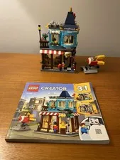 LEGO CREATOR: Townhouse Toy Store (31105)  --  COMPLETE