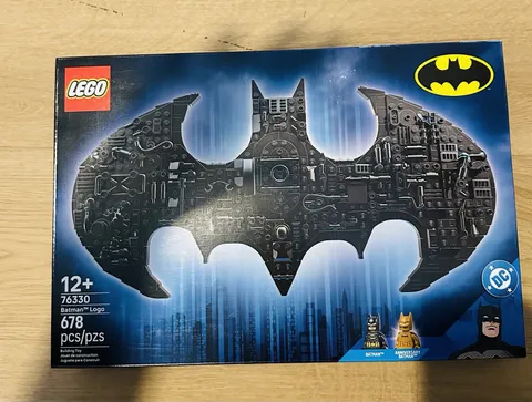 Lego Batman Logo Set 678 Pieces Model 76330 New