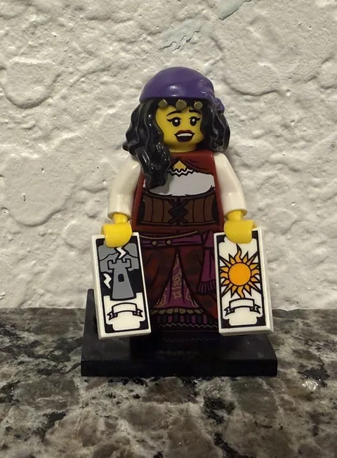 LEGO Series 9 Collectible Minifigures 71000 - Fortune Teller New Complete
