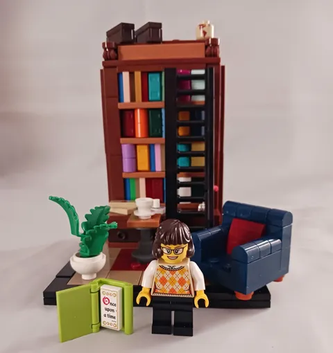 Lego Ideas 40698 Books Are My Passion w/Figure NO Box NO Manual Complete Built