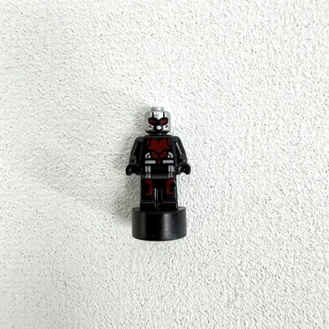 Lego Marvel Super Heroes 76051 Ant Man Statuette Minifigure Nano Figure