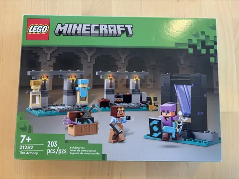 LEGO Minecraft: The Armory (21252) Complete w/Box