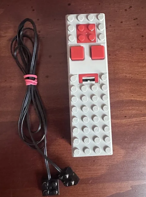 LEGO 9v Battery Box & 50 Inch 9v Train Wire Connector From Vintage Lot