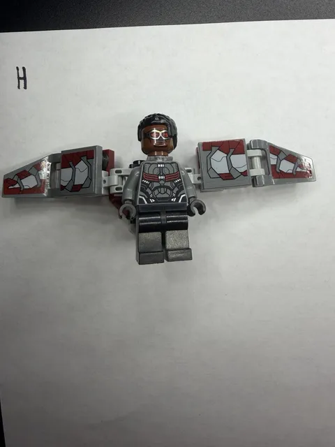 Lego sh503 FALCON with EXTENDED WINGS Super Heroes Minifigure FAST SHIPPING!