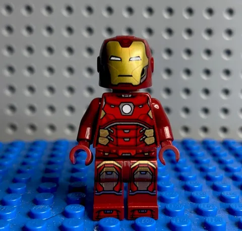 LEGO Iron Man Minifigure Silver Hexagon on Chest sh612