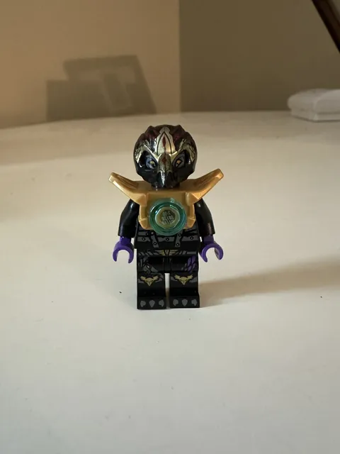 Rawzom gold armor minifigure Lego Chima no wings,