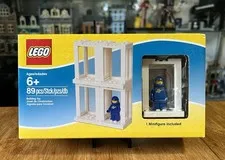 New LEGO 850423 Buildable Presentation Display Box Blue Classic Space Minifigure