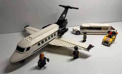 LEGO 60102 City Airport VIP Service 100% COMPLETE with box & manuals.