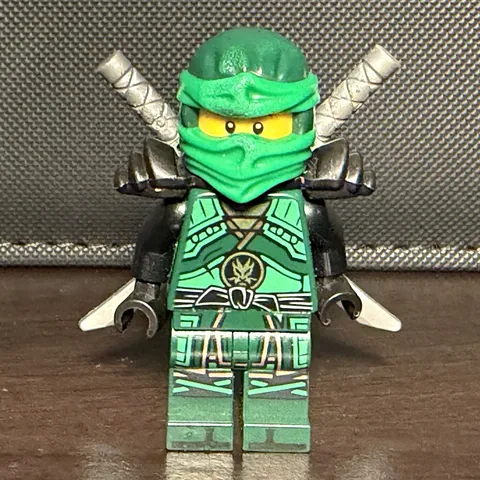 LEGO NINJAGO Lloyd Green Ninja Minifigure with Dual Katanas NJO0284, wrong head