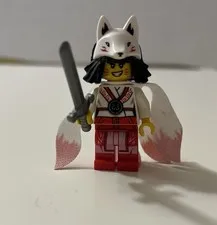 LEGO Ninjago Minifigure Akita with cape and sword (perfect condition)